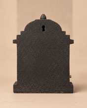 The keyhole slot